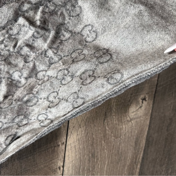 Gucci GG Logo Wool Blend Scarf - Picture 3 of 9